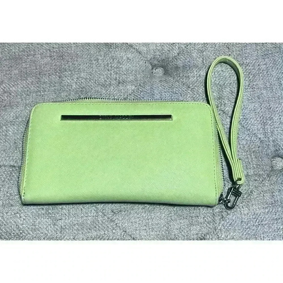 Steve Madden Handbags - Steve Madden Wristlet NWOT